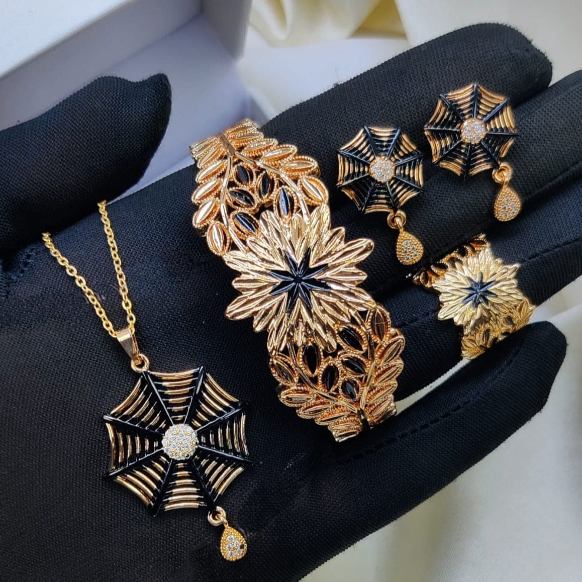 Twinkling Fancy Jewellery Set, Elegant Wedding Jewellery Set, Shining Stylish Leaves Jewellery Set